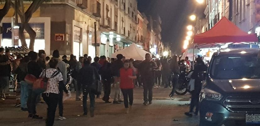 Riña entre ambulantes termina en balacera y deja 2 heridos