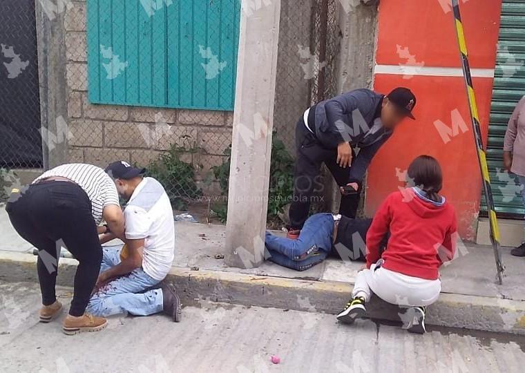 Balacera deja dos hombres heridos en calles de Xalmimilulco