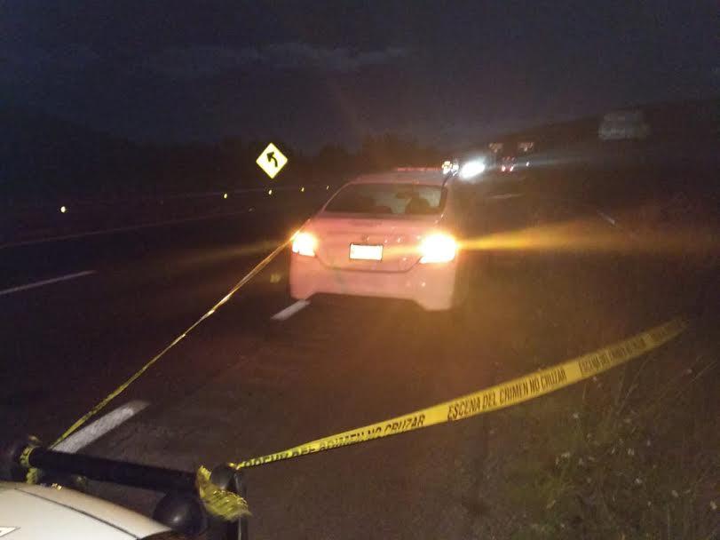 Vehículo baleado, cerca de la autopista en Esperanza