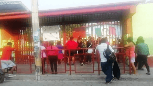 Balean a director de escuela primaria en Tehuacán