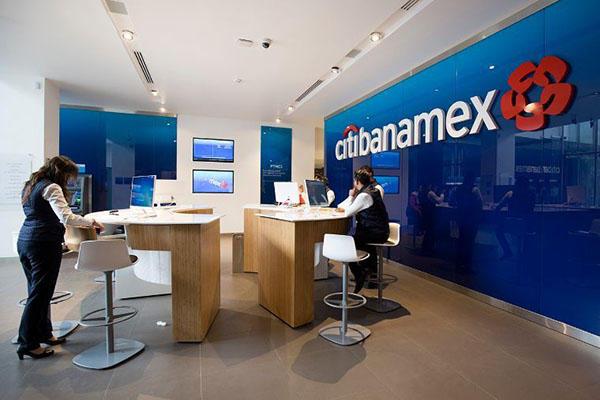 Santander levanta la mano para comprar Banamex