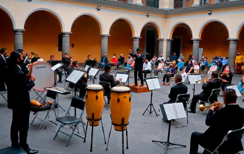 Participa Banda Sinfónica Mixteca en festejos del Chile en Nogada