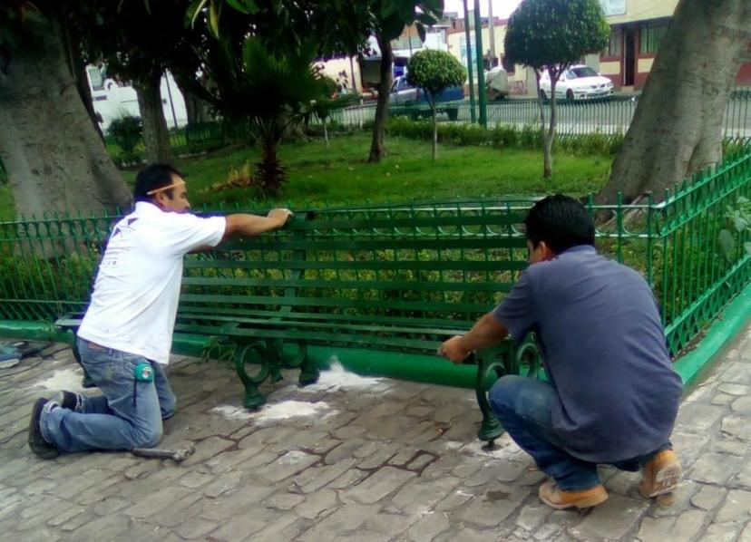 Desaparece ayuntamiento bancas con valor histórico