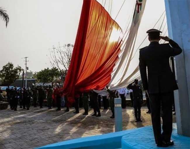 Arranca mes patrio en Atlixco con izamiento de gigantesca bandera