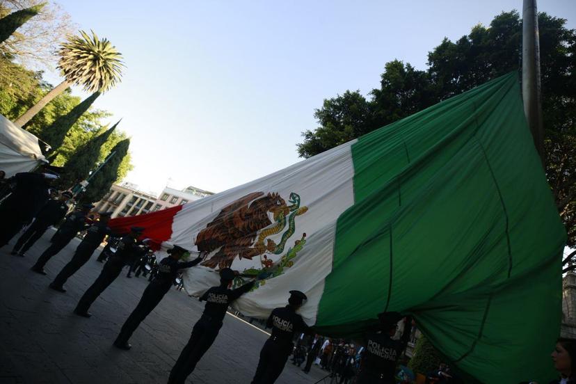 Rivera encabeza conmemoración del Día de la Bandera