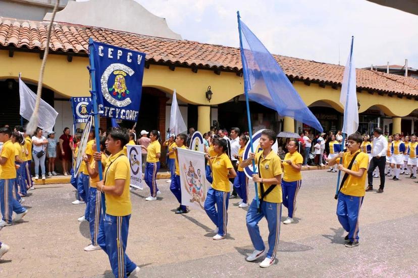 Desfile de la Batalla de Puebla en Chignahuapan