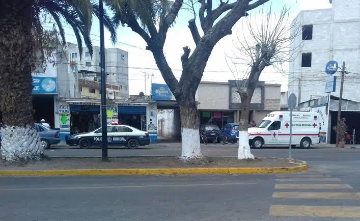 Abuelito muere de un infarto en baños públicos de Texmelucan