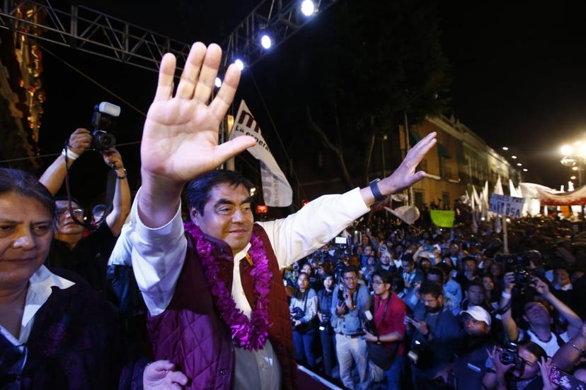 Multitudinario cierre de precampaña de Barbosa