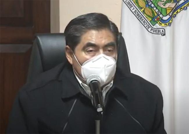 VIDEO Puebla capital pasó en el semáforo de rojo a naranja alto