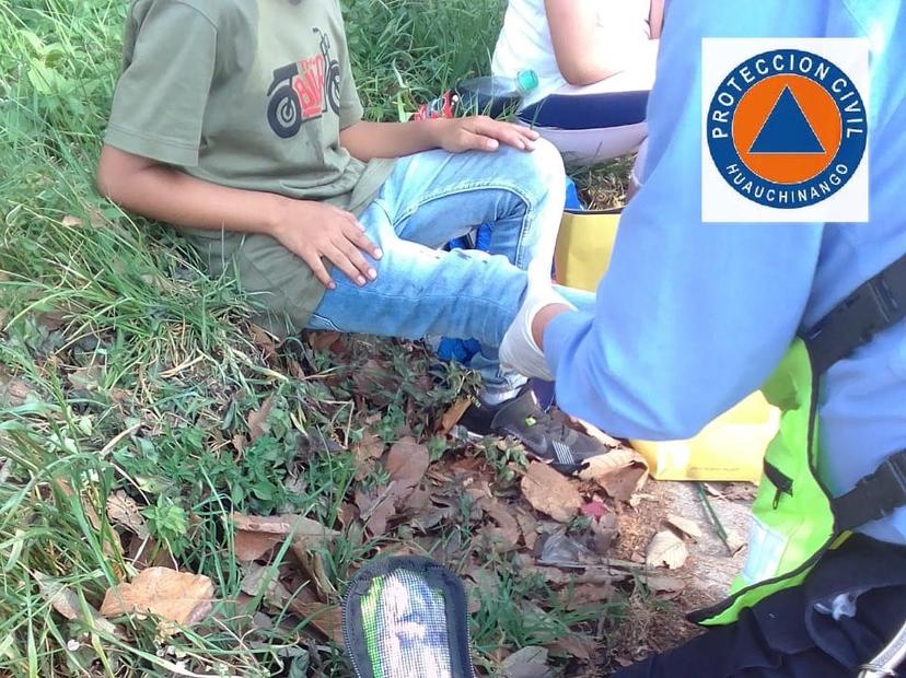 Se estampa familia contra la barda de una casa en Huauchinango