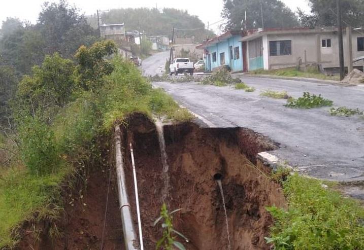 Lluvias provocan deslaves y desgajamientos en Zacapoxtla