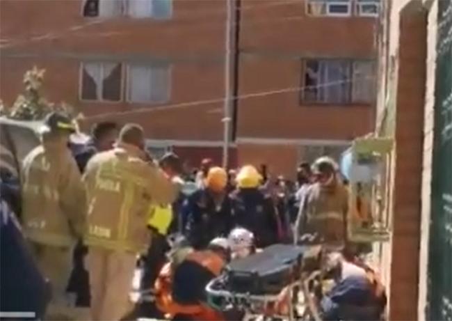 VIDEO Sujeto se avienta desde el techo de un edificio de San Bartolo en Puebla