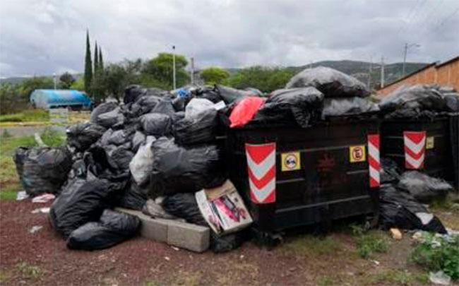 Denuncian acumulación de basura en Hospital General de Tehuacán