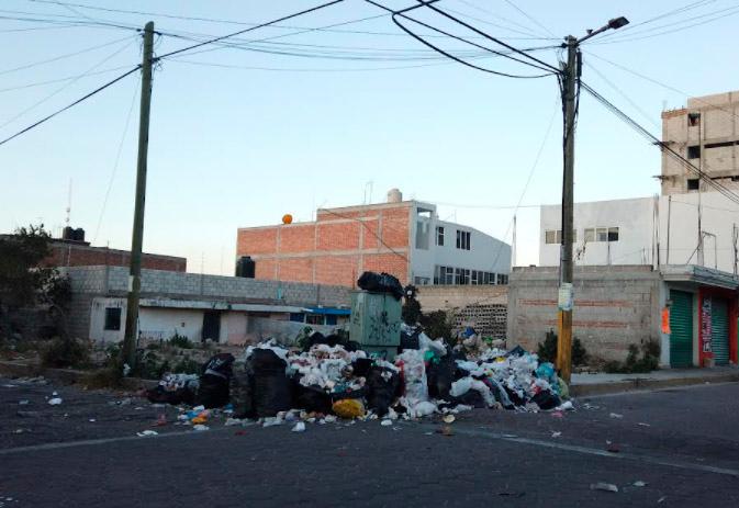 Tecamachalco continúa sin servicio de recolección de basura