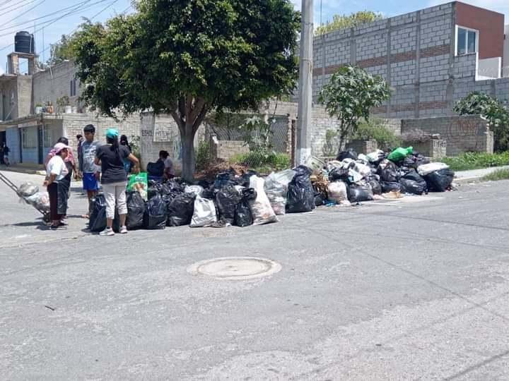 En Tehuacán retienen camiones de Ooselite, tras un mes sin servicio de basura