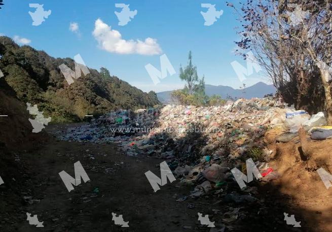 Denuncian que autoridades de Zoquitlán queman basura en zona cerril 