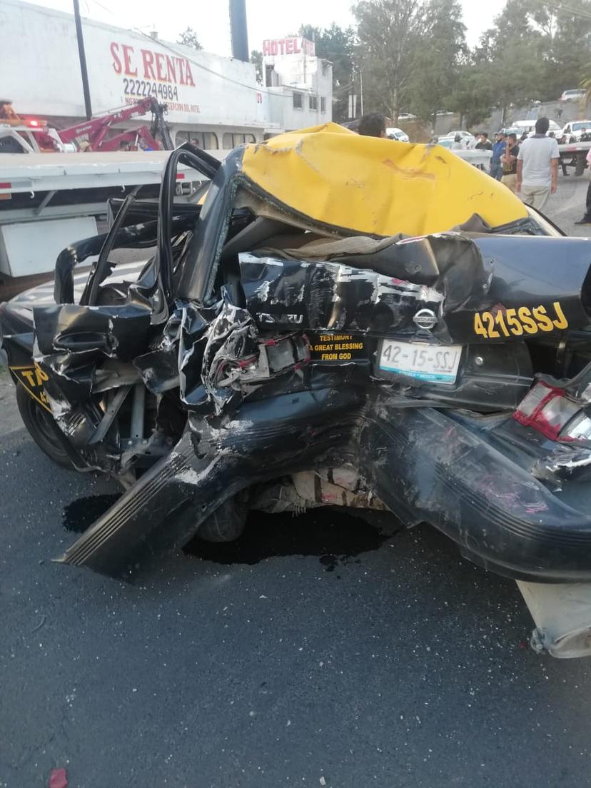 FOTOS Aparatoso accidente, tráiler aplasta varios vehículos en la México - Puebla