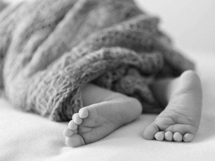Violó a su hija de 10 meses mientras su mujer salió de compras