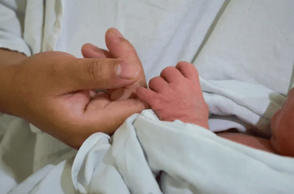 Salud reafirma compromiso con el bienestar de las mujeres y sus bebés