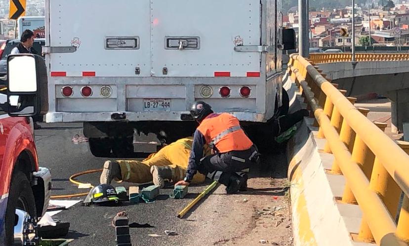 Camión arrastra a ciclista en la Vía Corta a Santa Ana