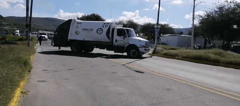 Vecinos de Santa María Coapan bloquean acceso a Tehuacán