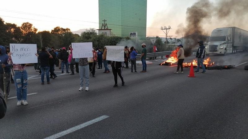 Reabren al fin la México-Puebla; filas de vehículos llegaron a 13 km