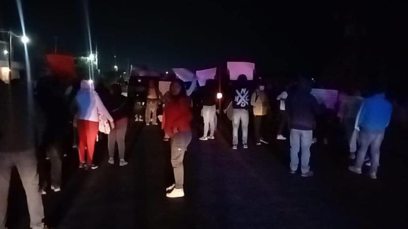 Bloquean la México-Veracruz, piden validar elección de inspectoría de Tepanco