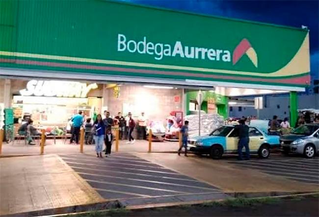 Mujer intentaba llevarse 19 playeras de bodega Aurrerá Atlixco