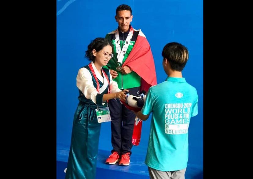 Policía atlixquense gana medalla de plata en China