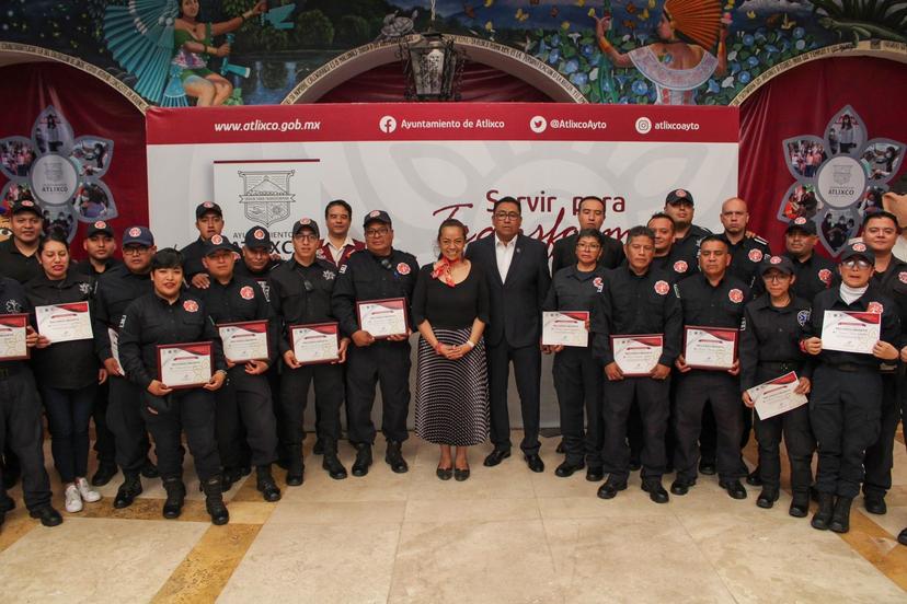 Ayala entrega reconocimientos a Bomberos de Atlixco