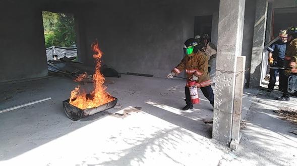 Piden bomberos de Atlixco mejores condiciones de trabajo