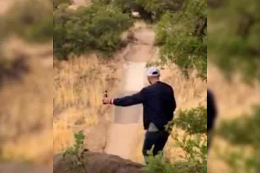 Alertan por video del hombre con la botella