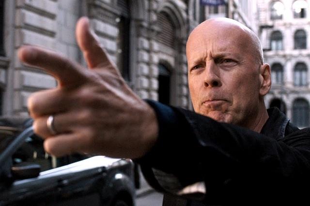 Sacan a Bruce Willis de una farmacia por no usar cubrebocas