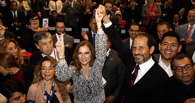 Dan a esposa de AMLO plaza vitalicia en la BUAP