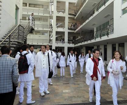 Retiran a internos BUAP de hospitales por falta de equipo ante Covid-19