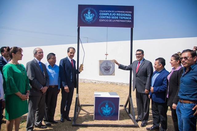 Colocan primera piedra de nuevo edificio en Complejo Regional Tepeaca