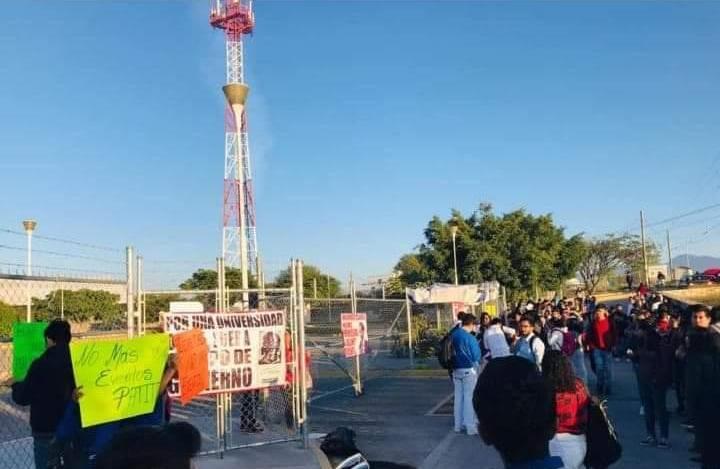 Inconformes de la BUAP Tehuacán piden diálogo con Esparza