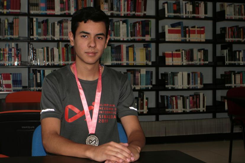 Alumno de prepa BUAP gana medalla en Olimpiada de Informática