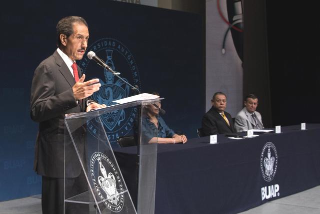 Rector inaugura Simposium de Negocios y Contaduría