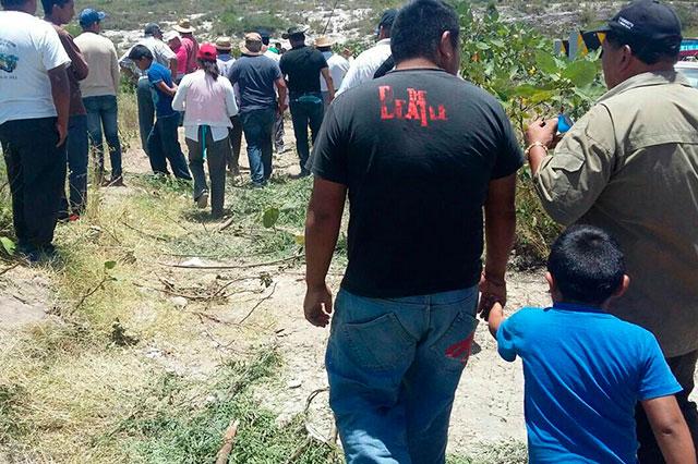 Buscan a 3 jóvenes que cayeron a canal de Valsequillo