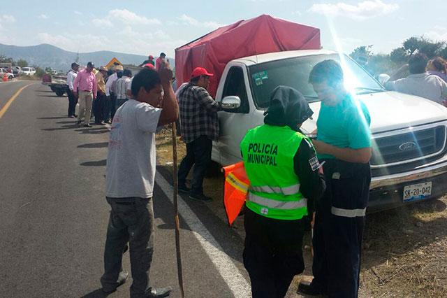 Buscan a 3 jóvenes que cayeron a canal de Valsequillo