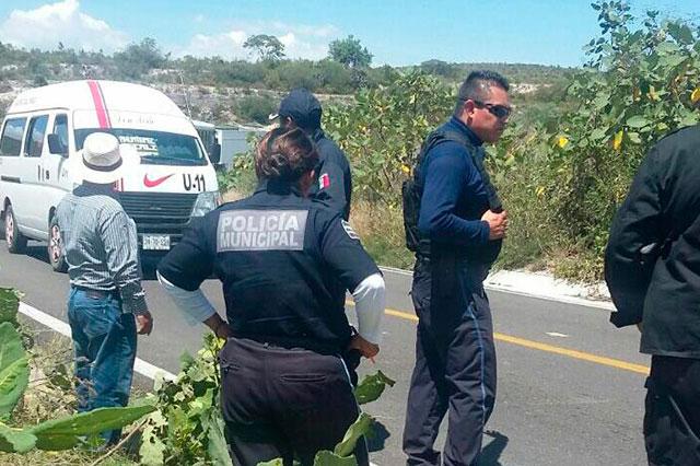 Buscan a 3 jóvenes que cayeron a canal de Valsequillo