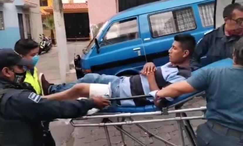 Desde una moto, balean a 2 jóvenes en calles de Atlixco