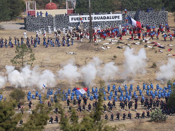 Asiste Céspedes a escenificación de la Batalla del 5 de Mayo en la XXV Zona Militar 