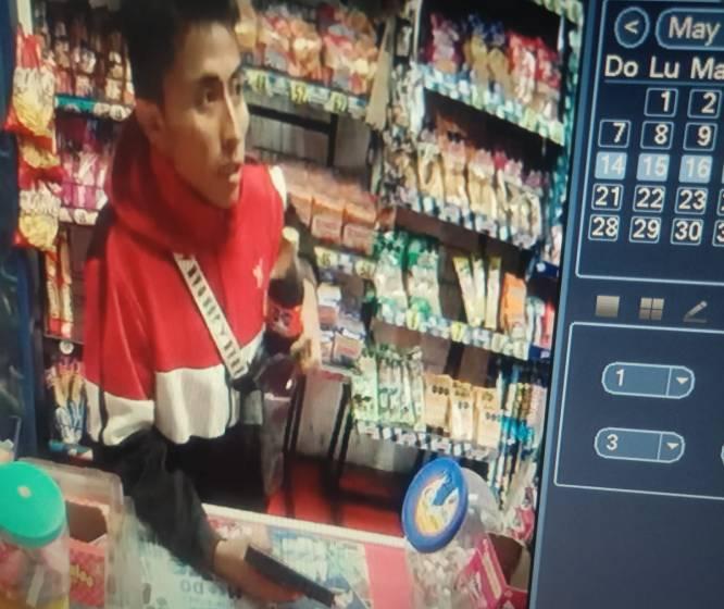 Cámara capta rostro de asaltante en abarrotera en Izúcar  