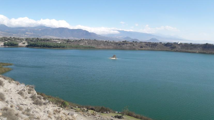 Lagunas dentro de cráteres volcánicos en Puebla