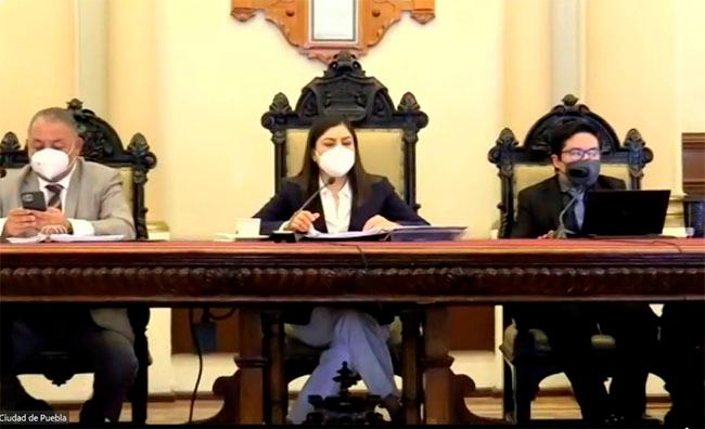 Discuten Claudia Rivera y regidores por giros comerciales 