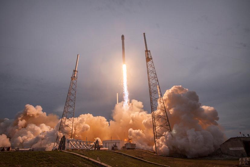 SpaceX lanza satélite mexicano desde Cabo Cañaveral