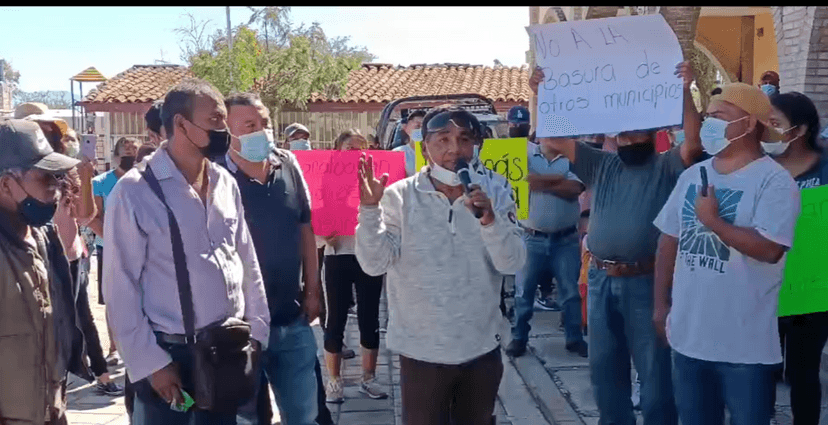 Habitantes de Cacaloapan exigen clausura del relleno de Tepanco 