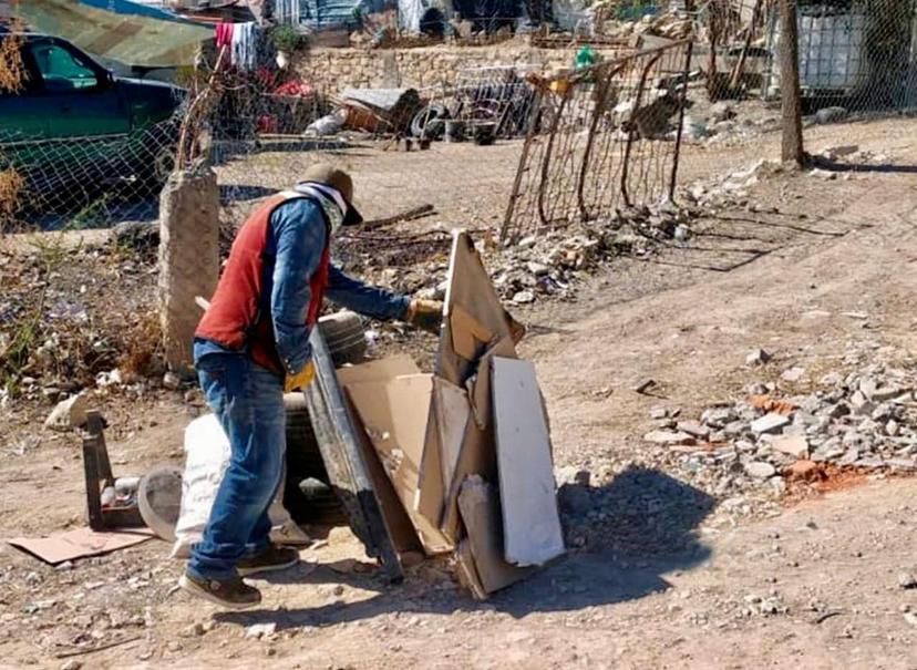 Pese a riesgo de dengue, se niegan a deshacerse de cacharros en Tehuacán